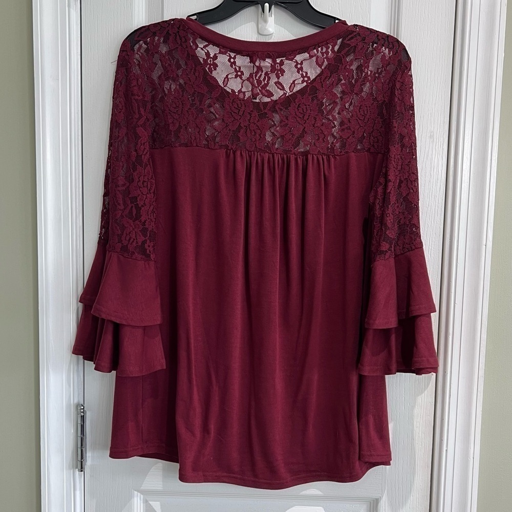 NWT Miselon Lace Detail Top With Bell Sleeves Burgundy Size Medium - Picture 2 of 11